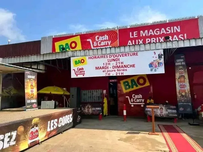 Façade du magasin BAO Cash & Carry de Logbessou